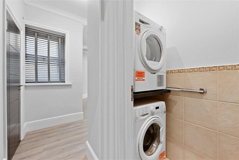 High Road, London, NW10