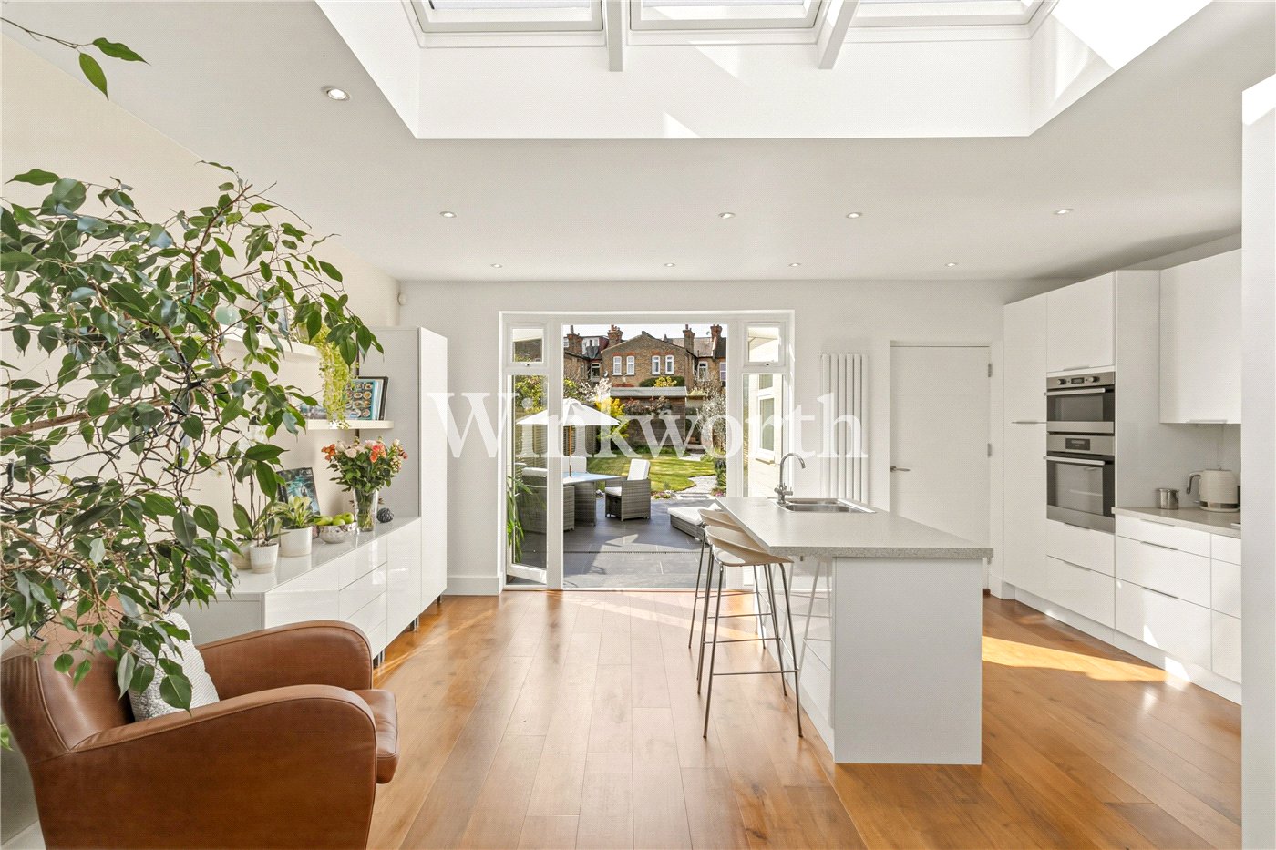 New River Crescent, London, N13