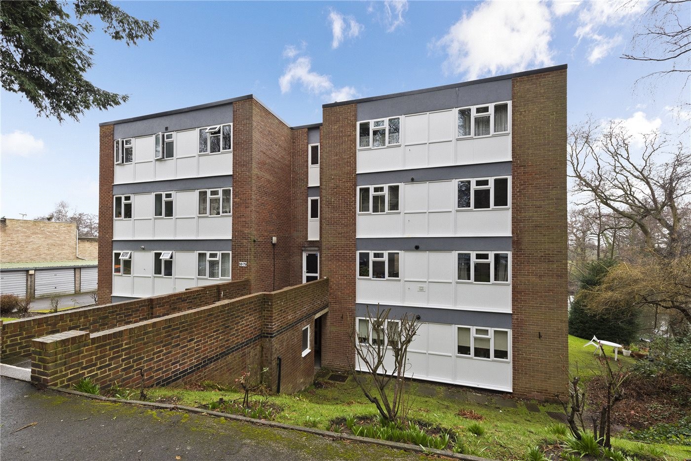 1 bedroom property for sale in Berkeley Court, Weybridge, Surrey, KT13