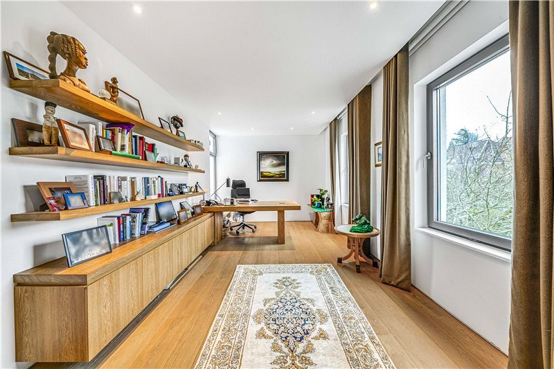 Roedean Crescent, Putney, London, SW15