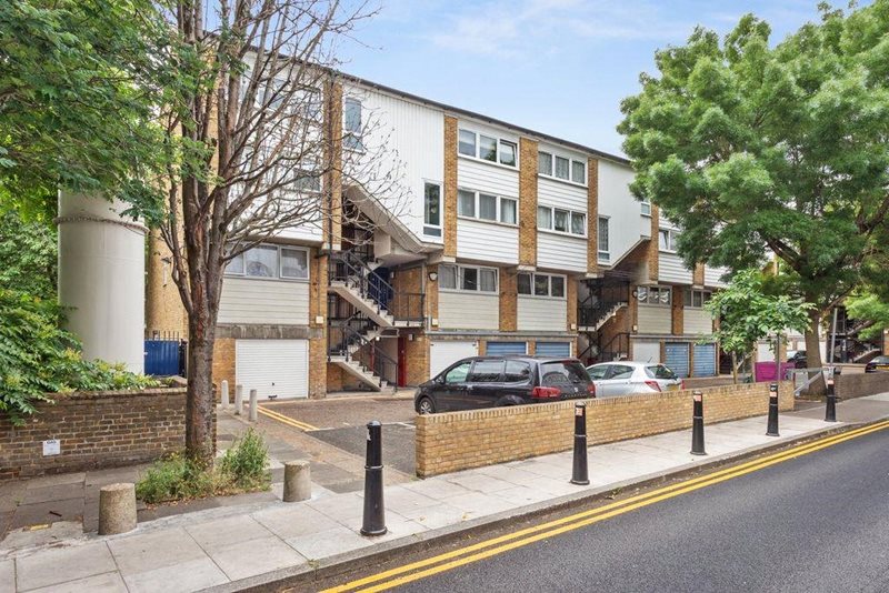 Damien Street, London, E1