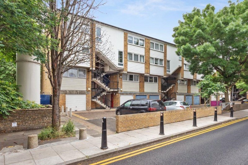 Damien Street, London, E1