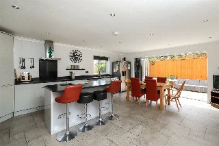 Crescent Close, Winchester, Hampshire, SO22