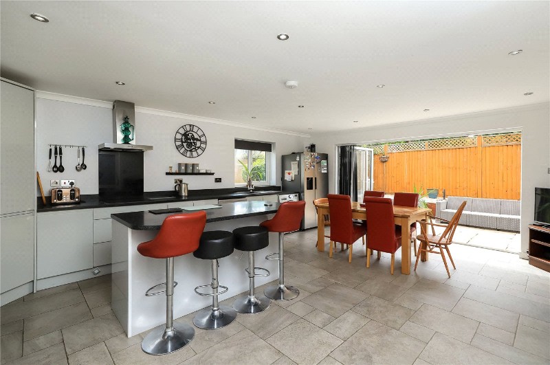 Crescent Close, Winchester, Hampshire, SO22