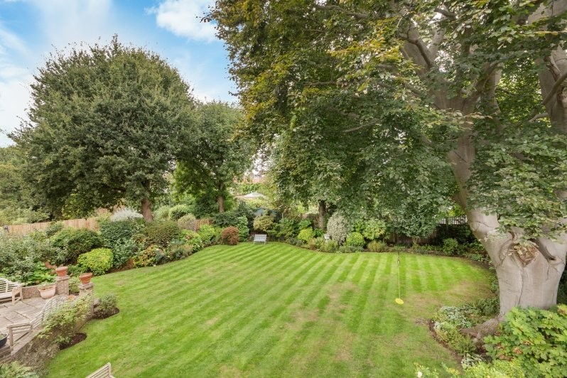 Howards Lane, London, SW15