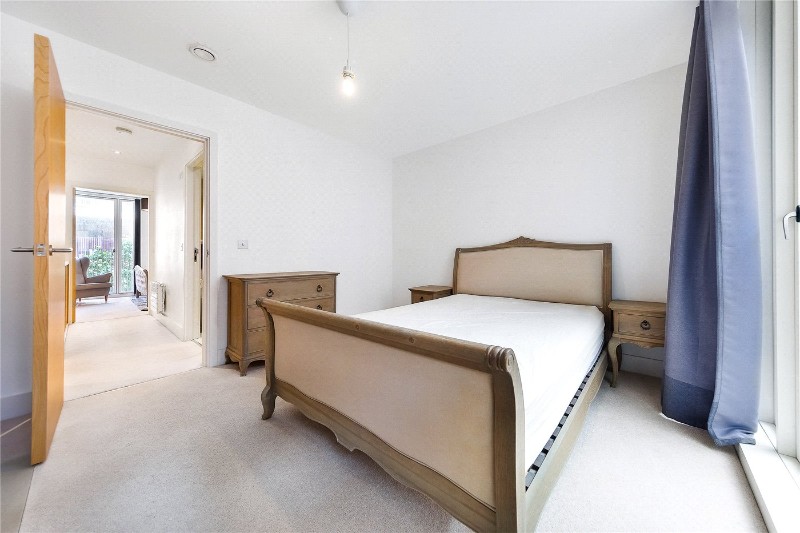 Narrowboat Avenue, Brentford, TW8