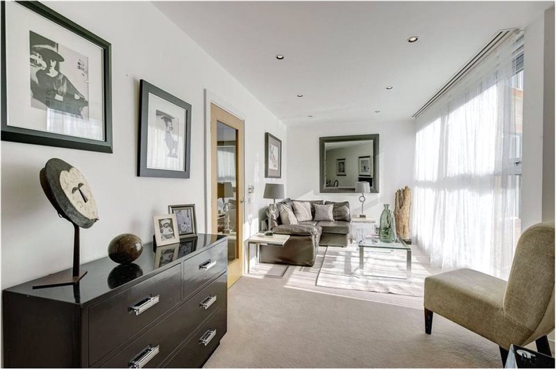 Hans Crescent, London, SW1X