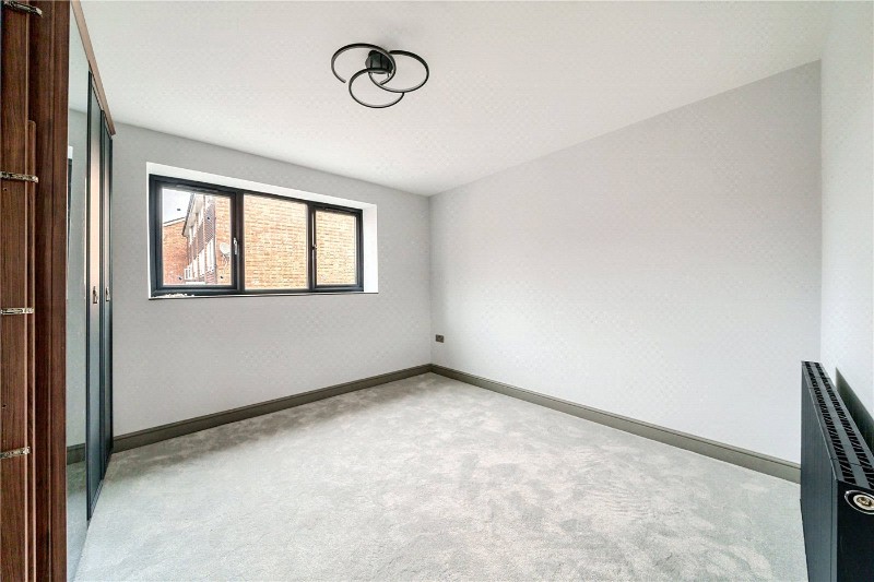 Dollis Drive, Farnham, Surrey, GU9