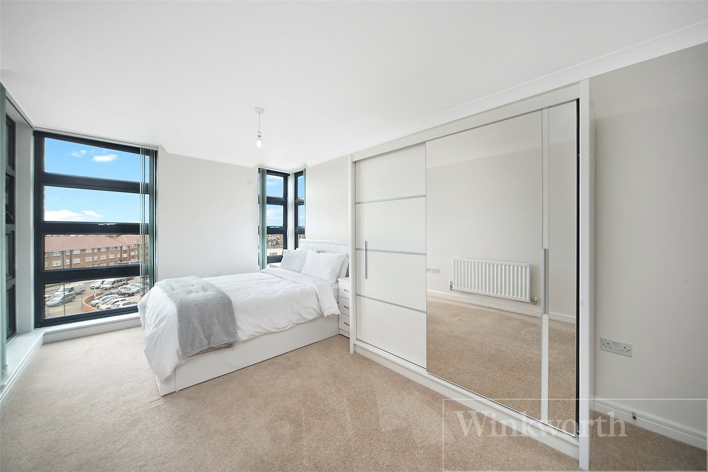 2 bedroom property to rent in Azure Court, 666 Kingsbury Road