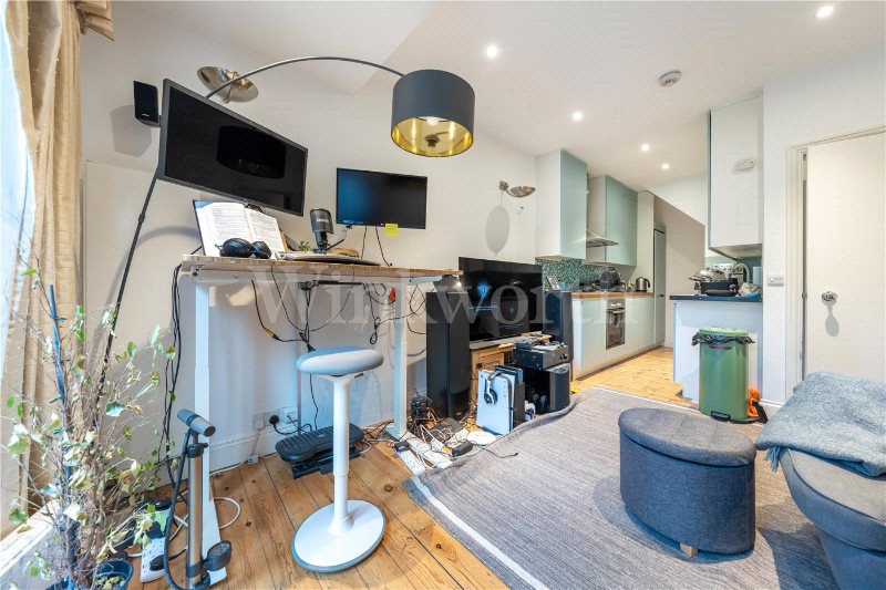 Golders Green Crescent, London, NW11