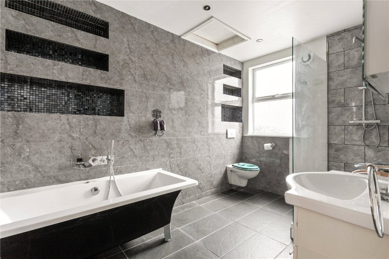 St. James&#39;s Street, London, E17