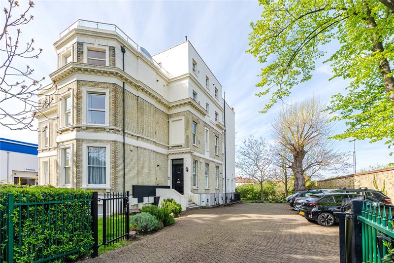 Streatham High Road, London, SW16