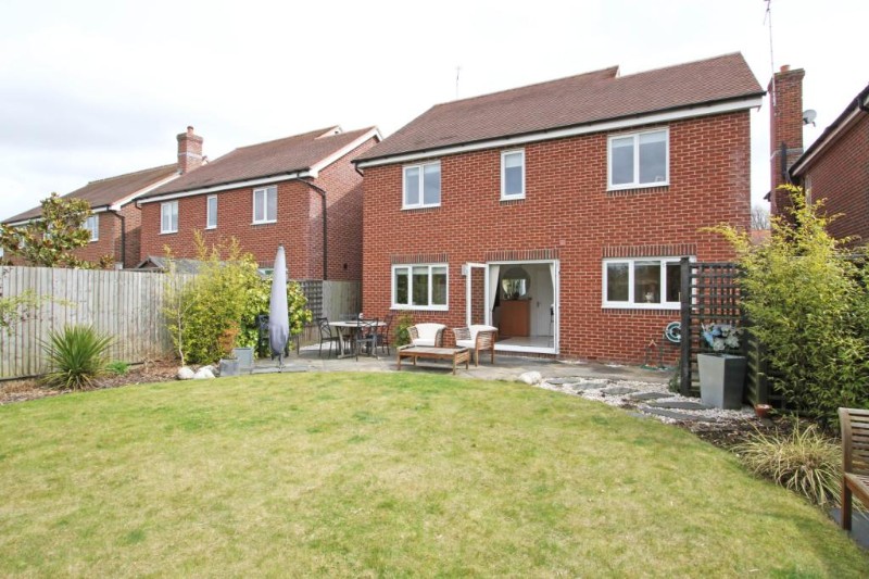 Eaves Close, New Haw Road, Addlestone, KT15
