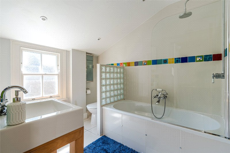 Holmdene Avenue, London, SE24