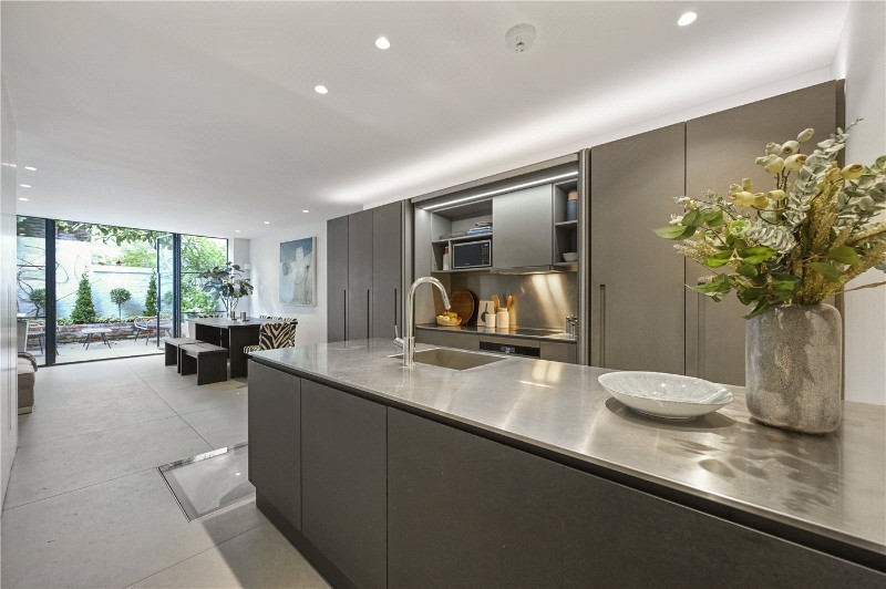 Kensington Place, Kensington, London, W8