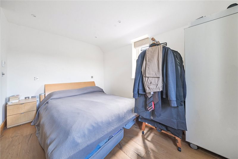 East Bridge Close, Tilford, Farnham, Surrey, GU10