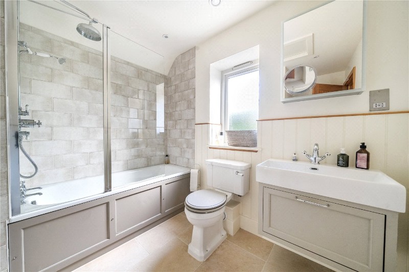 East Bridge Close, Tilford, Farnham, Surrey, GU10