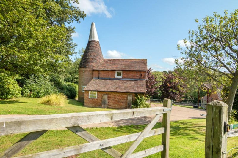 Greenvale Oast, Browns Lane, Cross In Hand, East Sussex, TN21