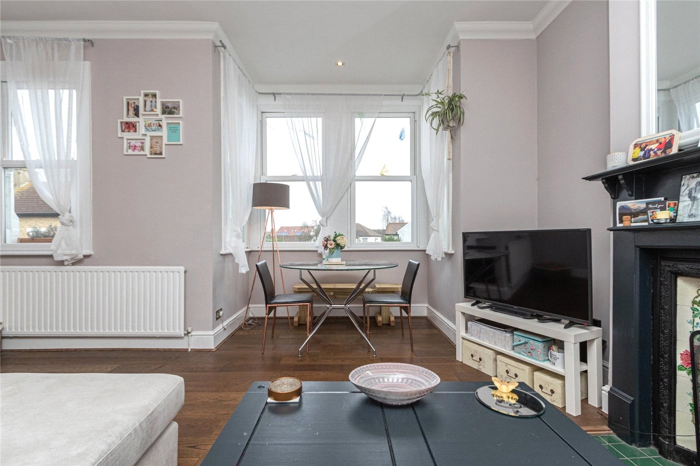 2 bedroom property to rent in Elm Road, LeighonSea, SS9 (Ref