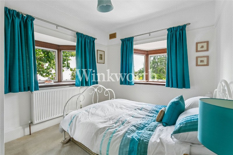 Broomfield Avenue, London, N13