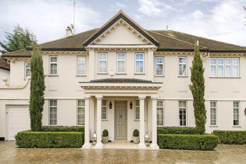 Roedean Crescent, London, SW15