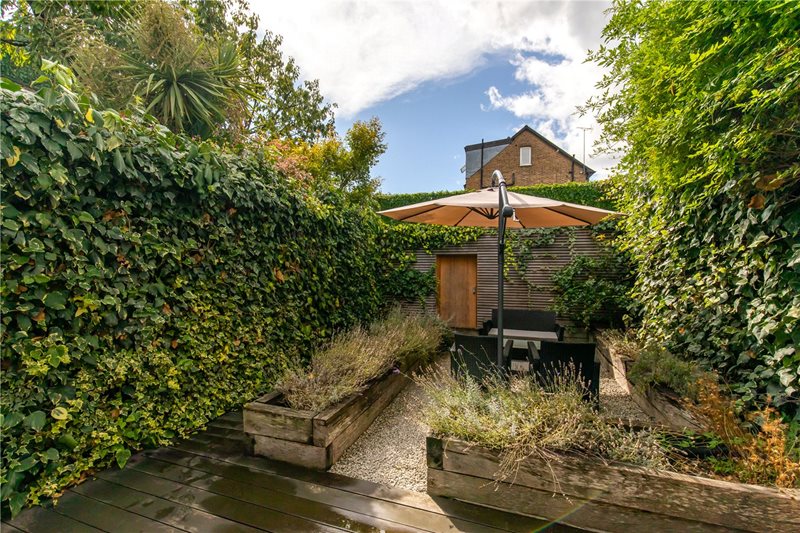 Windmill Road, London, TW8