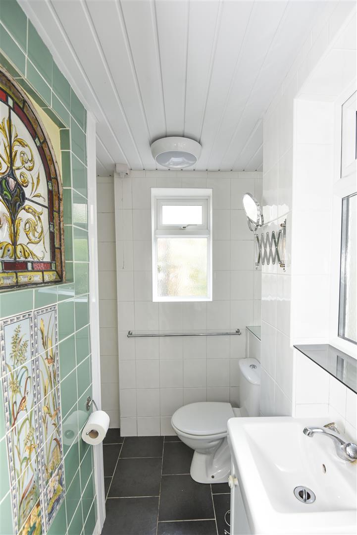 A SHOWER ROOM PORT 7