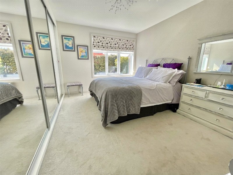 Knowland Drive, Milford on Sea, Lymington, Hampshire, SO41