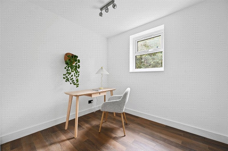 Warbeck Road, London, W12