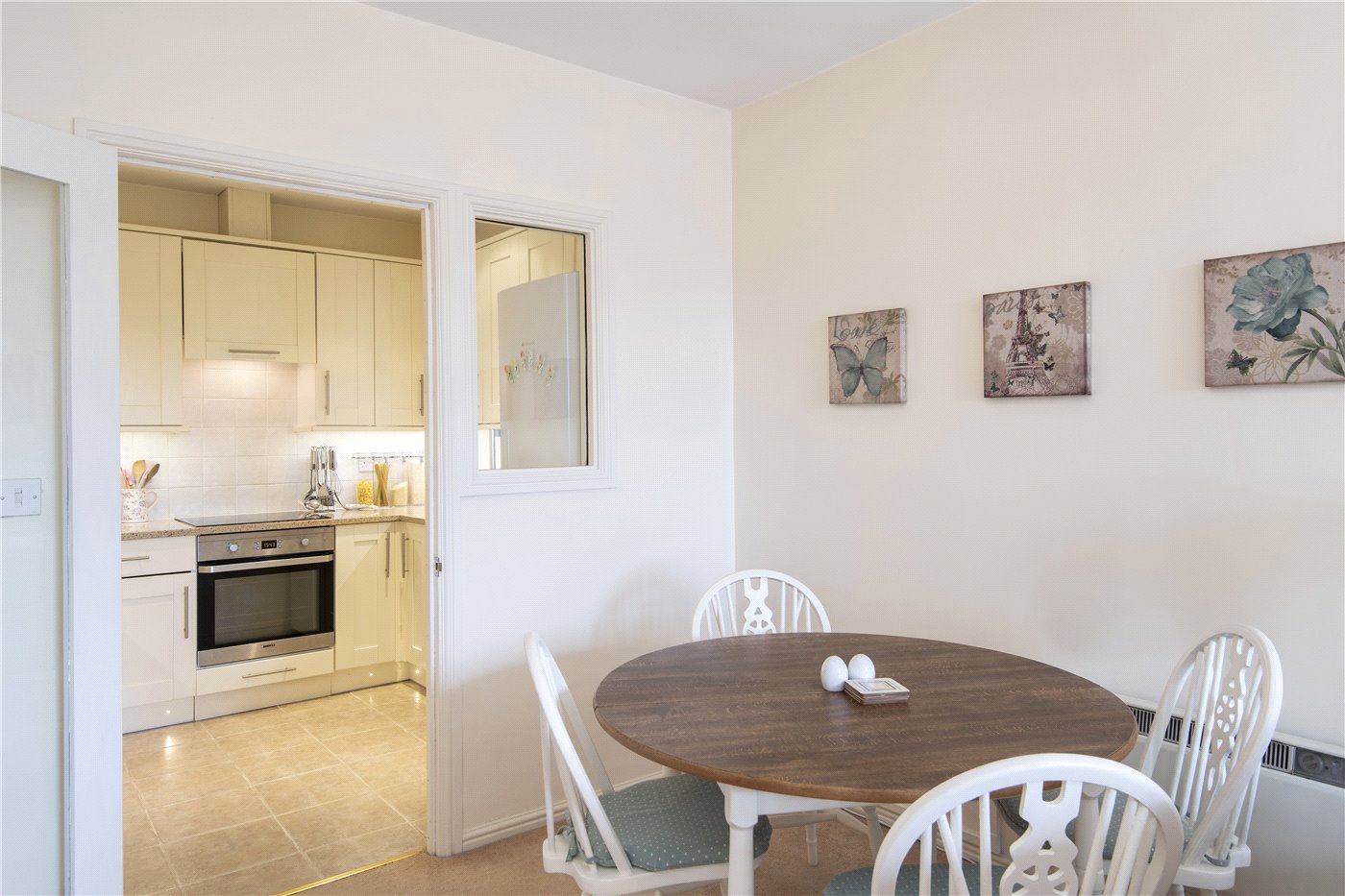 Kitchen & Dining