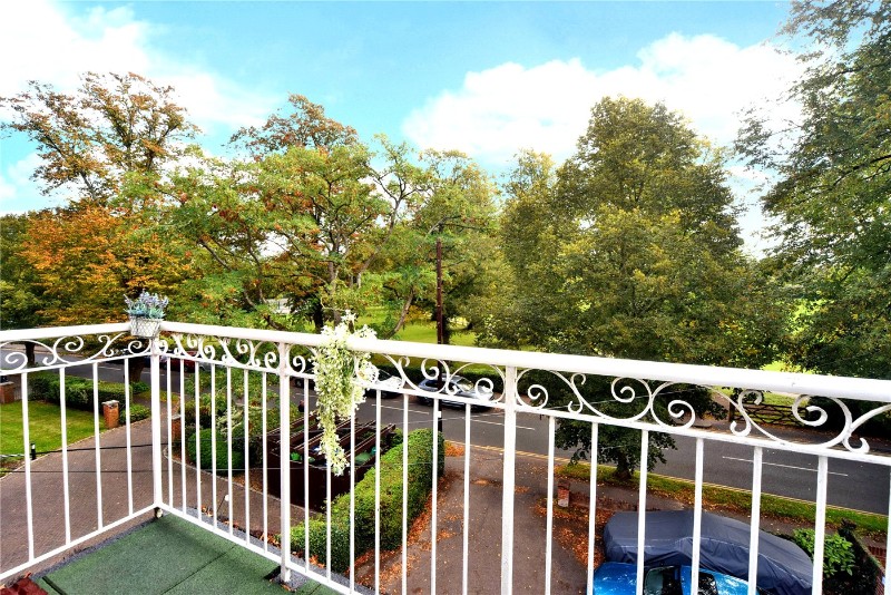 Avenue Road, Banstead, Surrey, SM7