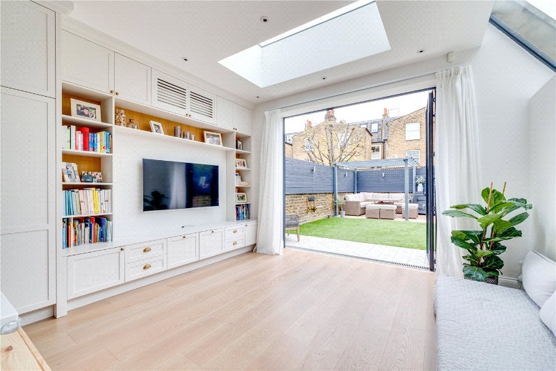 Peterborough Road, London, SW6