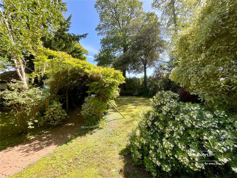 Rothesay Drive, Highcliffe, Christchurch, Dorset, BH23