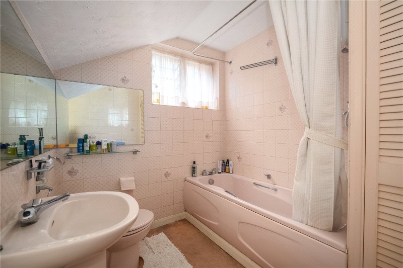 Oatlands Chase, Weybridge, Surrey, KT13