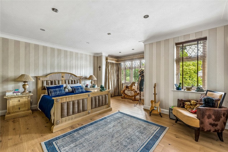 Creighton Avenue, London, N2