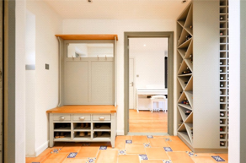 Dallas Road, London, W5