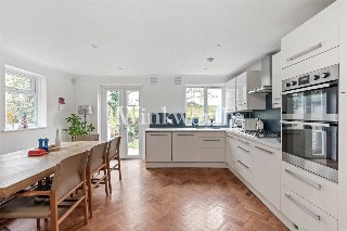 Finsbury Park Road, London, N4