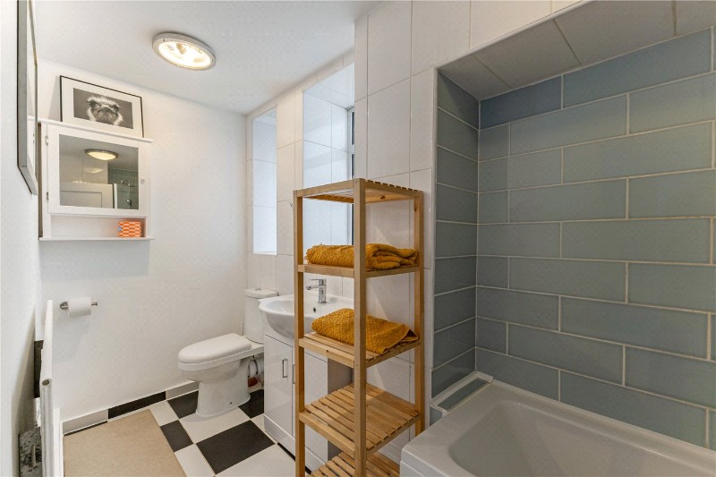 Larkhall Rise, London, SW4