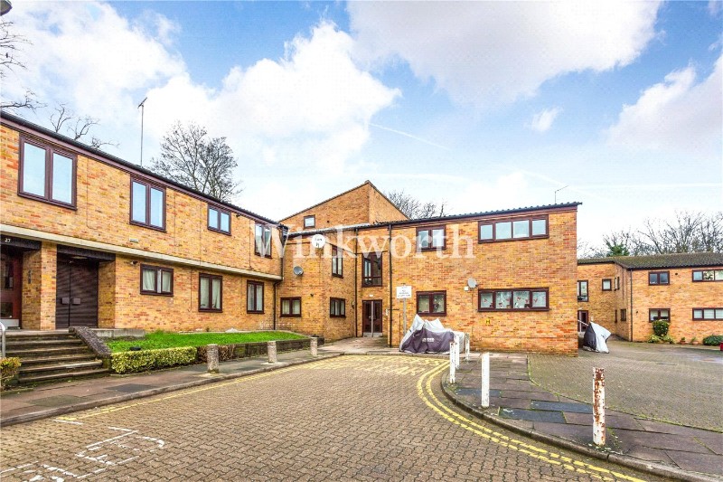 Woodburn Close, London, NW4