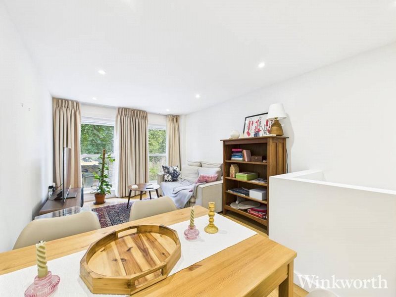 Gunnersbury Avenue, Ealing, London, UK, W5