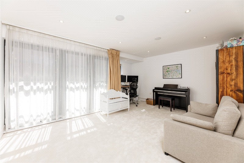 Scott Avenue, London, SW15