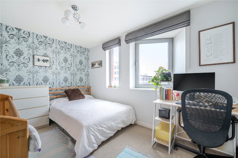 High Street, London, E15