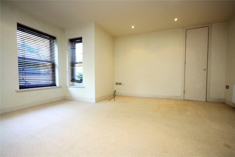 Le Petit Manoir, 70 Lansdowne Road, Bournemouth, Dorset, BH1