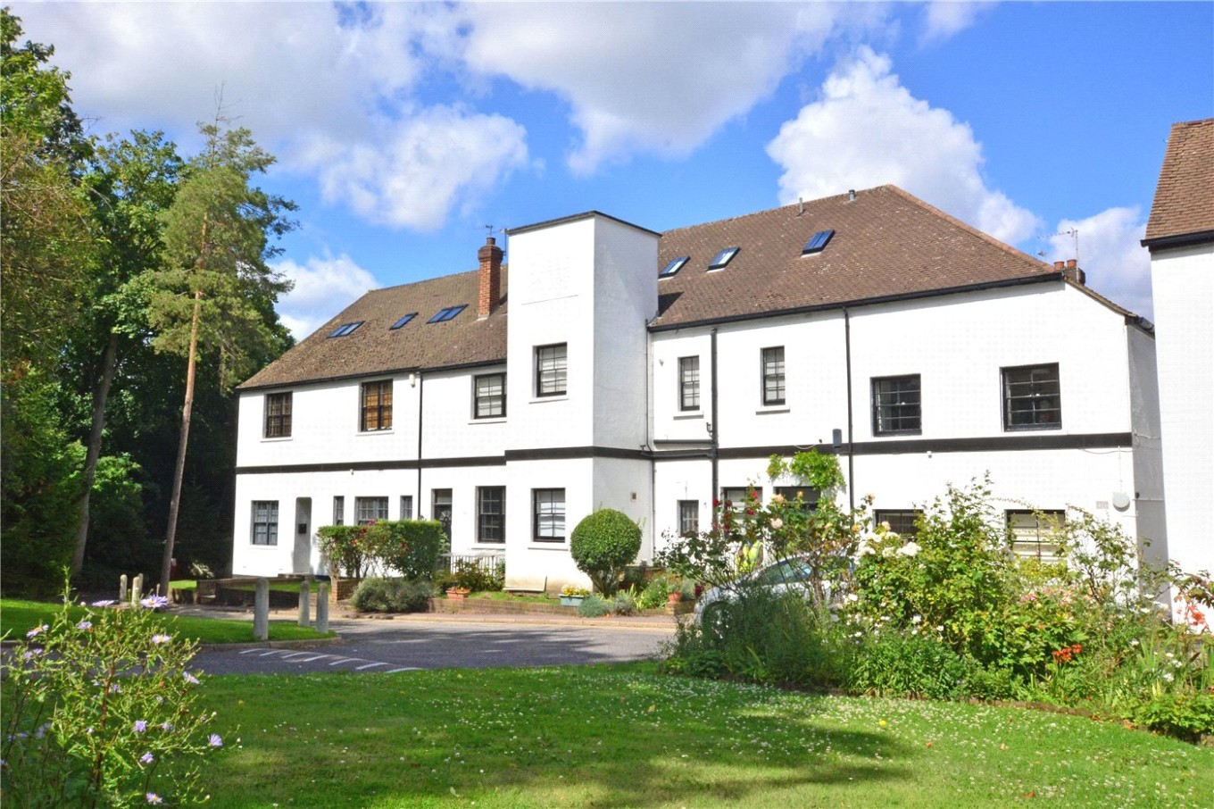 2 bedroom property for sale in Glebe Court, The Glebe, Blackheath, SE3