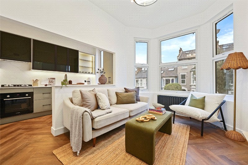 Warbeck Road, London, W12