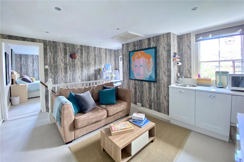 Mayflower Way, Farnham Common, SL2