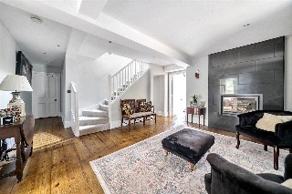 Wrecclesham Hill, Farnham, Surrey, GU10