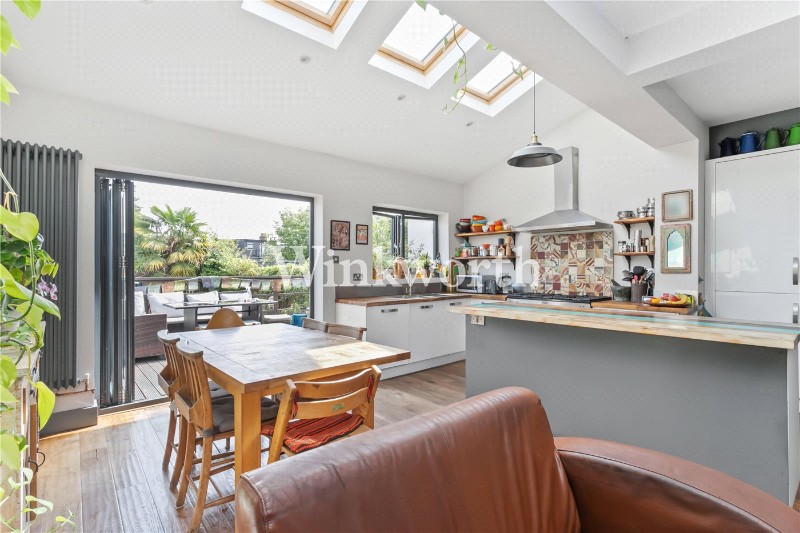River Avenue, London, N13