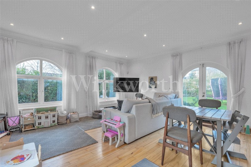 Harford Walk, London, N2