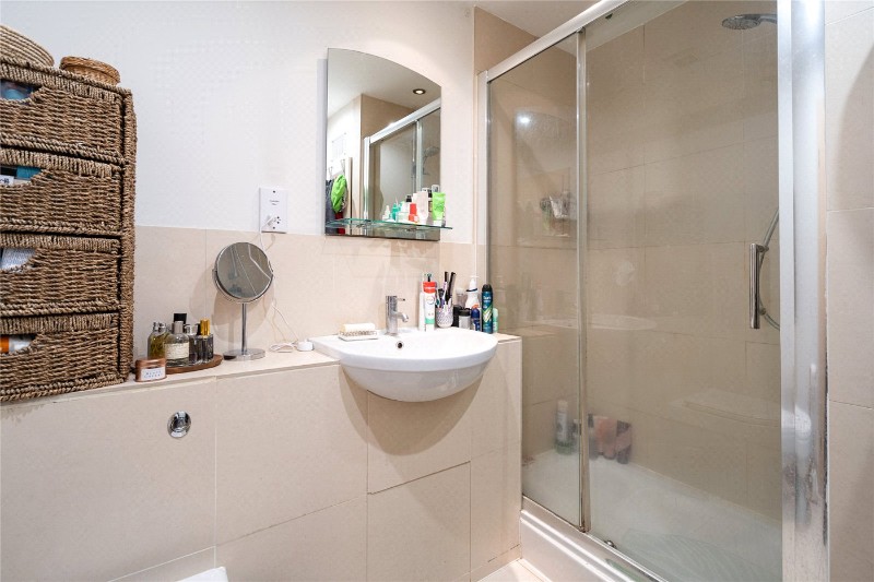Guernsey Grove, London, SE24